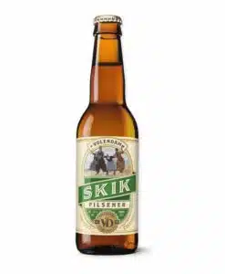 Geniet van de Brouwerij Volendam VD Skik Pilsener met zijn fijne balans van mout, hop en een subtiel bittere afdronk. Ideaal voor elke gelegenheid.