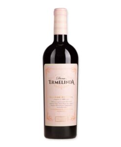 Ontdek Casa Ermelinda Dona Ermelinda Grande Reserve. Deze prachtige rode wijn uit Portugal biedt een rijke smaak van rijp fruit met elegante houttonen. Perfect voor speciale gelegenheden.