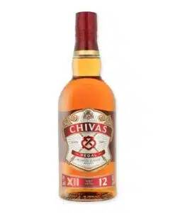 Proef de luxe van Chivas Regal 12 Year Old, de ultieme Schotse whisky met een harmonieus samenspel van fruit en vanille. Beleef de traditie en kwaliteit.