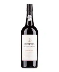 Verken Feuerheerds Fine Ruby Port, een pronkstuk van traditionele Portugese wijn met levendige aroma's en een elegante finish.