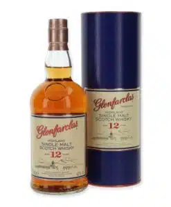Proef de rijke traditie van Glenfarclas 12 Year, een complexe single malt whisky met een perfecte balans tussen fruitige zoetheid en kruidige diepgang.