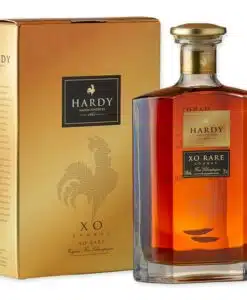 Ontdek Hardy XO Rare Cognac, symbool van Franse luxe met aroma's van gekonfijt fruit en specerijen, perfect bij een sigaar of als digestief.