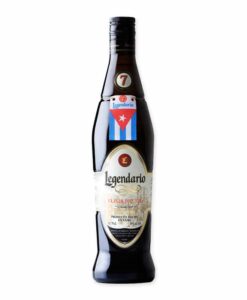 Legendario Elixir de Cuba is een zachte Cubaanse rumlikeur met gerijpte rum, rozijnen en houttonen. Rijk van smaak en fluweelzacht.