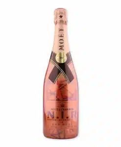 Ervaar de fruitige intensiteit en verfijnde zoetheid van Moët & Chandon Nectar Impérial Rosé Dry. Het ideale gezelschap voor elegante diners en feestelijke momenten