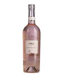 Probeer de Pipoli Rosato Aglianico: een expressieve Italiaanse rosé met rode bessen en kruiden, perfect voor elke gelegenheid.
