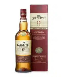Verken The Glenlivet 15 Year French Oak, een voortreffelijke Schotse single malt met rijke vanille en kruidige tonen, gerijpt in Franse eiken vaten.