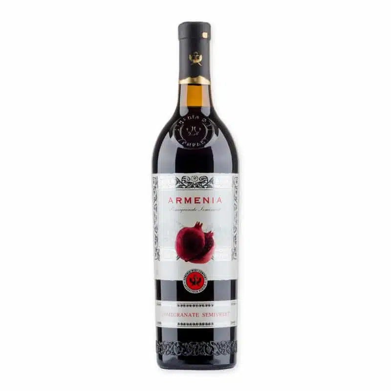 Armenia Wine Pomegranate Semi-Sweet is een semi-zoete rode wijn (12%) uit Armenië