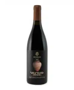 Gevorkian Amphora Red Dry is een rode wijn uit Armenië (12%) die zes maanden in kleipotten rijpt. Rijp fruit