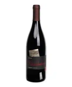 Winery David Usakhelauri is een zeldzame semi-zoete rode Georgische wijn van Usakhelauri-druiven